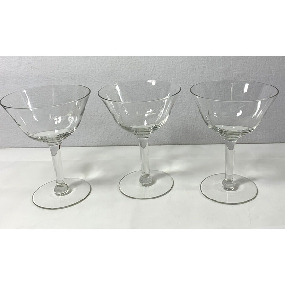 Vintage Glassware 3 Vine Leaf Design Champagne Pedestal Glasses Wedding Party - Picture 1 of 8
